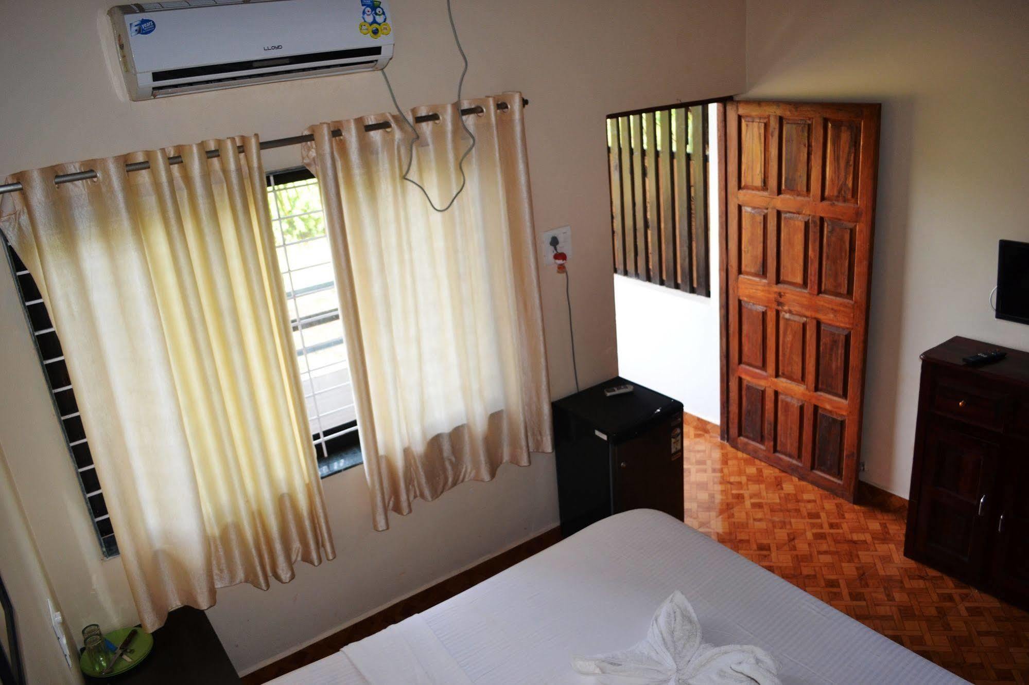 Pleasure Beach Resort Morjim Exterior photo